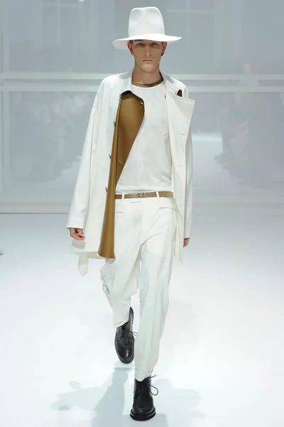 Look 18